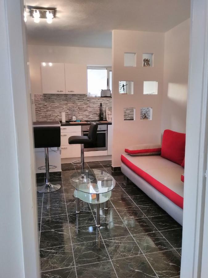 Fei Fei Apartments Рачишче Экстерьер фото